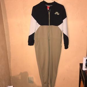 Nike sportswear women’s Colorblock size Medium 🥰